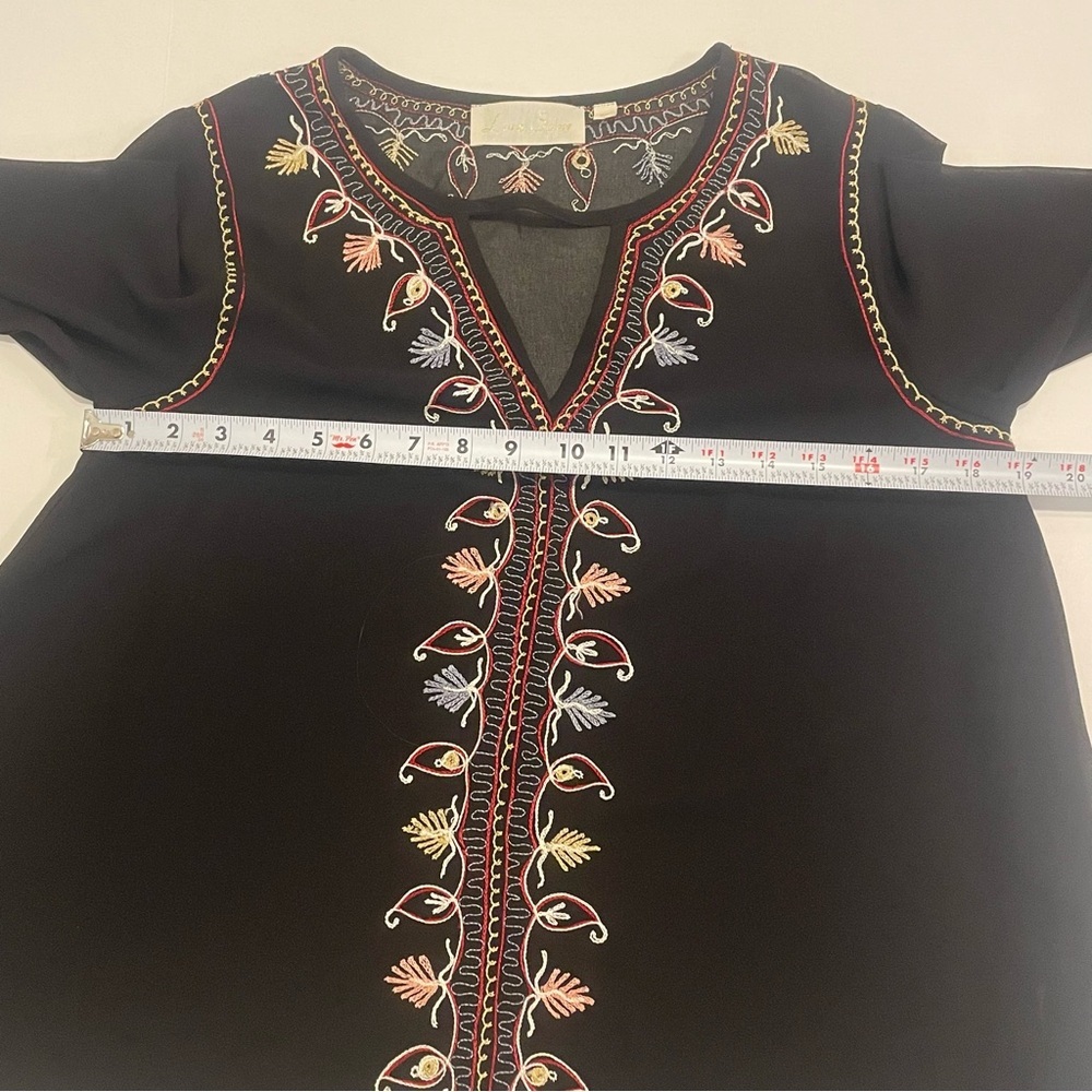 Love Sam Black Embroidered Blouse, size XS. No tag for material. Pre-owned. - Picture 8 of 11